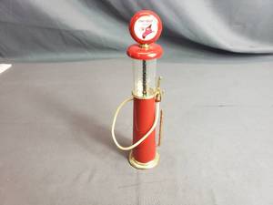 lot 286 image: Fire Chief Replica Pump