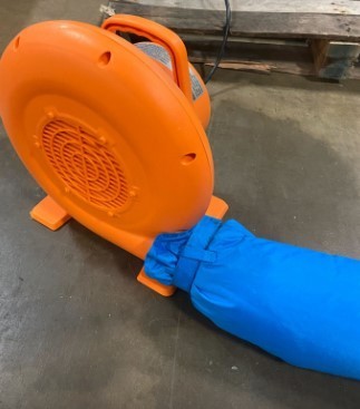 lot 404 image: Intex Bestway H2OGO Beachfront Bonanza Kids Inflatable Mega Water Park with Slide. Is in nice condition - Very Big.