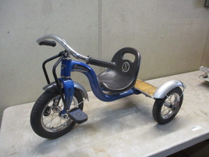 lot 136 image: Schwinn Roadmaster Tricycle