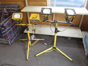 lot 17 image: 2 Work lights