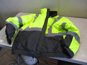 lot 18 image: 2XL Safety Coat