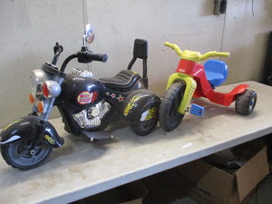 lot 23 image: 2 Kids 3 wheelers