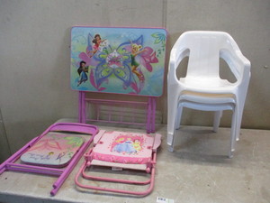 lot 43 image: 5 Childrens chairs and Folding Tinkerbell Play table