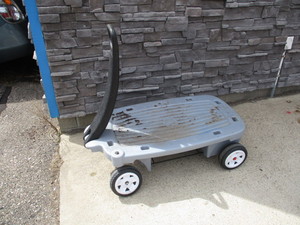 lot 74 image: Step 2 Garden Cart