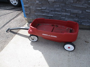 lot 77 image: Radio Flyer Wagon