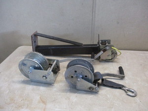 lot 82 image: Crank Winches