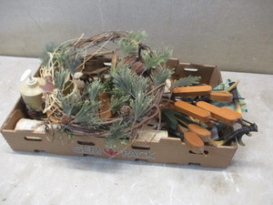 lot 89 image: Assorted Rustic Up North Decor