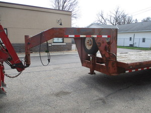 lot 1-1 image: 1996 Gooseneck Trailer