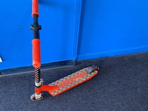 RED AND BLACK KIDS SCOOTER