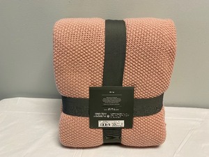 THRESHOLD QUALITY & DESIGN SWEATER KNIT BLANKET