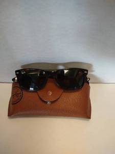 Halted - Damaged - Ray Ban Wayfarer Glasses with Ray Ban Case