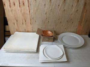 lot 396 image: Assortment of Woven Wooden Salad Bowls, Square Plates, and Round Plates