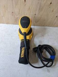 lot 387 image: DeWalt D26451 3-Amp 5-Inch Random-Orbit Sander with Cloth Dust Bag