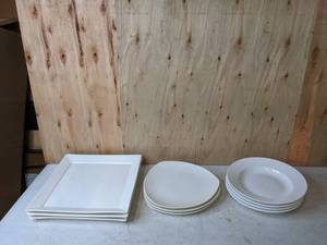 lot 428 image: Assortment of Square Plates and Round Plates, White