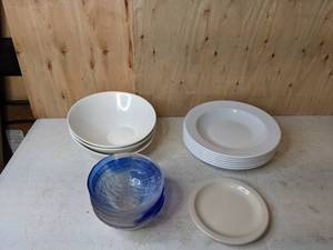 lot 434 image: Assortment of Elite Global Solutions D10PB White PastaSoup Bowls, International Tableware VA-6 Narrow Rim Plates and More