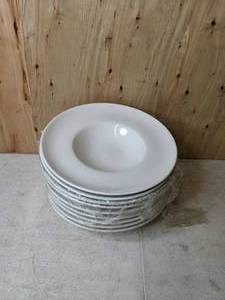 lot 433 image: Set of (9) CAC Extra Wide Rim Round Deep Porcelain Plates, White