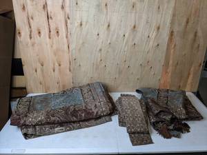 lot 451 image: Large Assortment of Window Treatments, Curtains and More