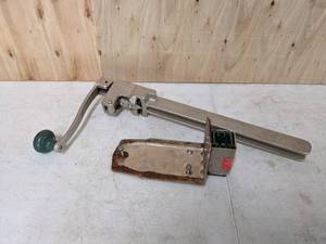 lot 360 image: Edlund Manual Can Opener with Plated Steel Base