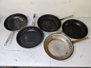 lot 421 image: Set of (5) Thunder Group Aluminum Fry Pans, 10 12-Inch