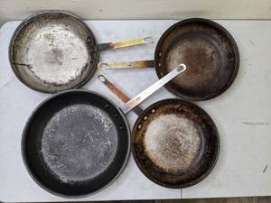 lot 422 image: Set of (4) Thunder Group Aluminum Fry Pans, 10 12 & 12 12-Inch