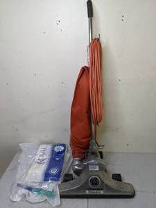 lot 441 image: Royal 18 Metal Upright CR5158Z Heavy-Duty Commercial  Vacuum Cleaner