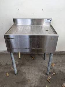lot 355 image: Krowne 18-GS24 Silver Series 24L x 18 12D Stainless Steel Embossed Top Underbar Drainboard with 1 Drain