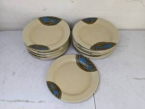 lot 409 image: Set of (32) Tar-Hong Thunder Group Melamine Ware No.1010 Plates, 10.5-Inch