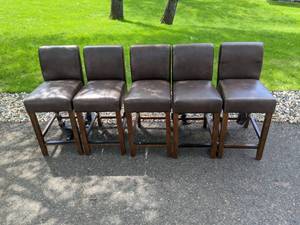 lot 370 image: New Set of (5) 24-Inch Faux Leather Counter Barstools, Brown