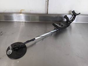 lot 445 image: Vintage VLF Metal Detector Treasure Detector