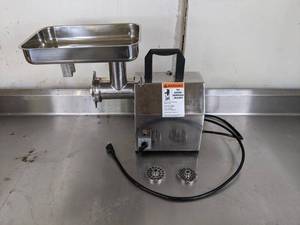 lot 376 image: Chefmate by Globe CC12 Meat Chopper Grinder