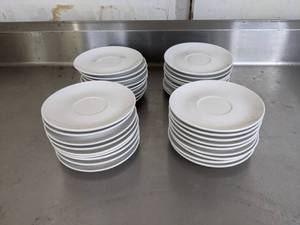 lot 373 image: Set of (36) Mei Flua Durable China Plates, White