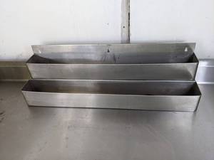 lot 435 image: 32 Double Speed Rail, Stainless Steel