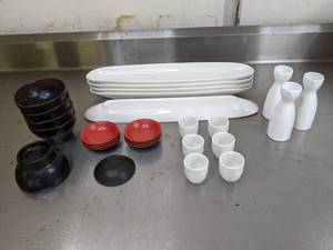 lot 410 image: Assortment of Tar-Hong Thunder Group Melamine Ware No. 3704 Bowls, Cameo China Shot Glasses and More