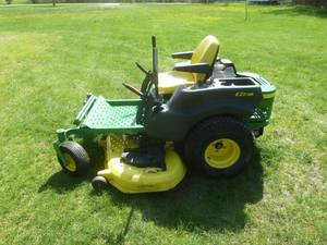 John Deere z445 Lawn Mower