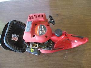 lot 4 image: Troy-Bilt&nbsp 2-Cycle Gas Hedge Trimmer. Model TB25GHT. With Manual.