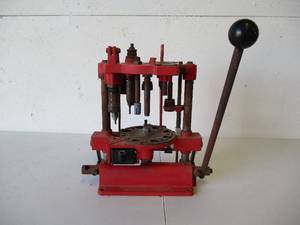 lot 6 image: Pacific Tool &amp Gauge Hunting Gun Reloading ShotshellBullet Press.