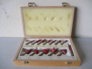 lot 22 image: Professional Woodworking Router Shaper Bits in wood Case. Freud.