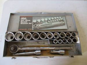 lot 26 image: Allied Professional 18 Piece Wrench Set in Metal Case.