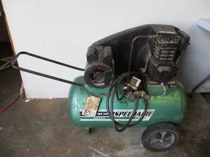 lot 28 image: Speedaire 20 Gallon Compressor. 220 Volts. 135 PSI. Model #4B228C. Works.