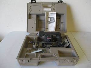 lot 29 image: Woodworking Porter & Cable Double Insulated Plate Joiner Kit in Case with manual Instructions. Works.