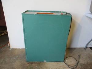 lot 31 image: Grizzly Industrial 2.5 Amp Electric Air Filter. Model G5955.Works.