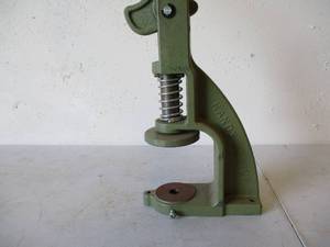 lot 42 image: Handy Junior Handy Upholstery Button Machine with Instructions.