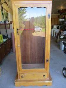 lot 51 image: 8 Firearm Gun Cabinet.