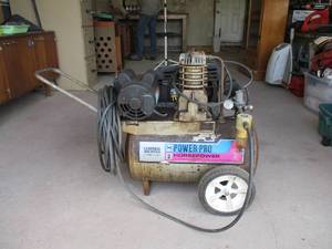 lot 83 image: Campbell Hausfeld Compressor 40PSI and Tank