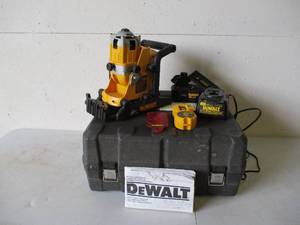 lot 93 image: DeWalt Cordless Rotary Laser in case. DW073
