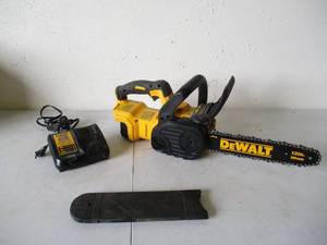 lot 95 image: DeWalt Chainsaw with Battery & Charger. DCCS620. Powered up and works.