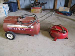 lot 121 image: Lot of 2 Air Tanks