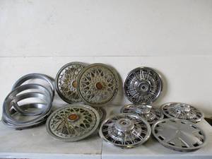 lot 135 image: Lot of various Automotive Vehicle Hubcaps. Buick & Chrysler.