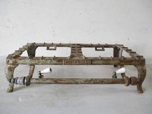 lot 152 image: Vintage Griswold Cast Iron Gas Counter top Dish WarmerServer Base.