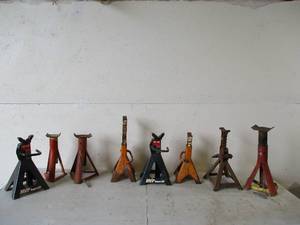 lot 162 image: Lot of Various Vehicle CarTruck Jacks